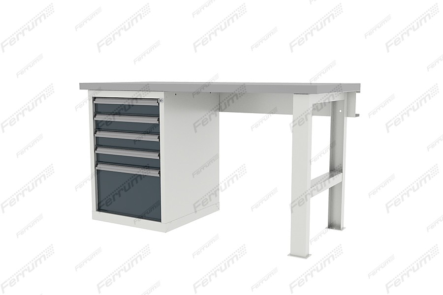 Banc de lucru cu coloană